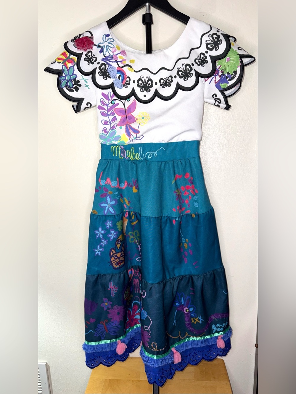 Disney Parks Encanto Deluxe Mirabel Dress Encanto Movie, girls size 7/8, EUC